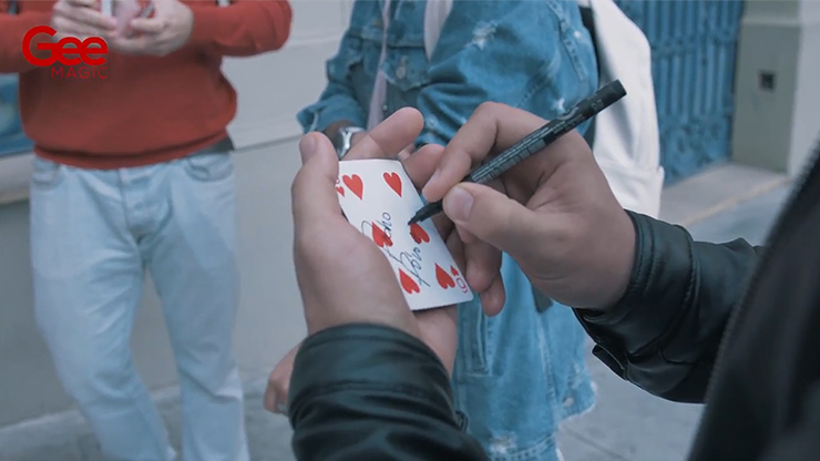 NO BOX by Gonçalo Gil and MacGimmick - Image 5