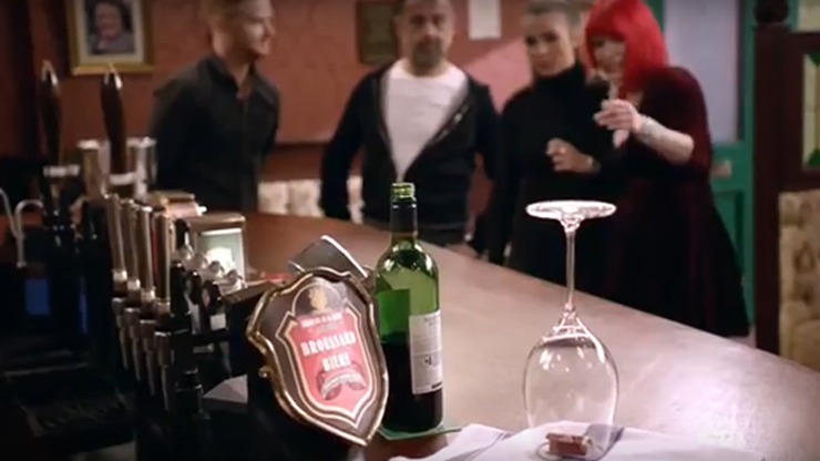 Crimson Deck, Gimmicks and Online Instructions by Laura London and The Other Brothers - Image 3