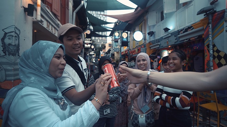 Skymember Presents PULLED EXTREME, Silver by Alan Rorrison - Image 5