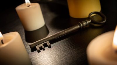Haunted Key Deluxe, Gimmicks and Online Instruction by Murphy's Magic - Image 3
