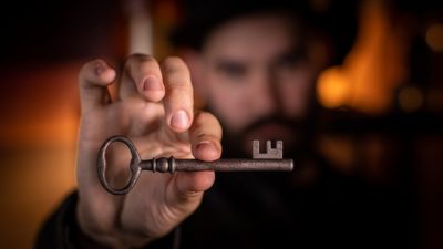 Haunted Key Deluxe, Gimmicks and Online Instruction by Murphy's Magic - Image 4