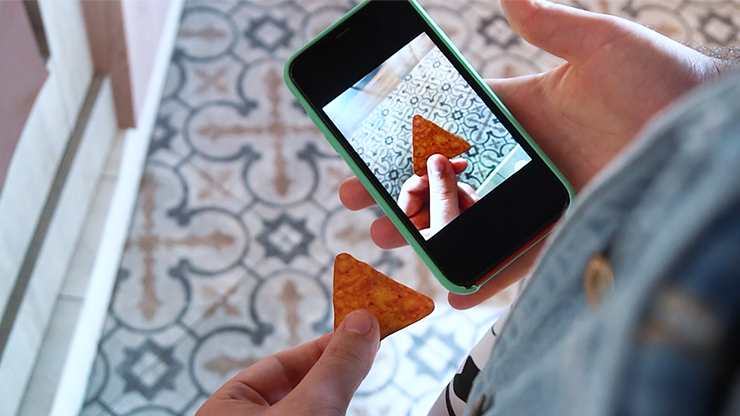 DORITO BITE, Gimmicks and online Instructions by Julio Montoro and Gabbo Torres - Image 3