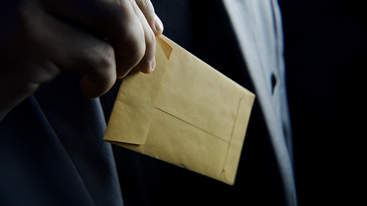 Killer in Manilla, Gimmicks and Online Instructions by Alex Latorre and Mark Mason - Image 3